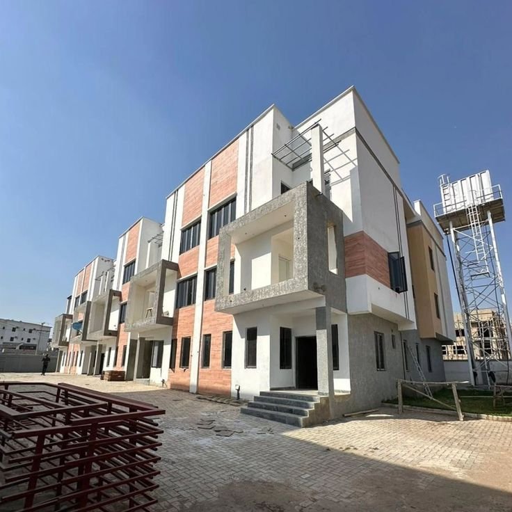 إعادة تأهيل مبنى سكني في جدة