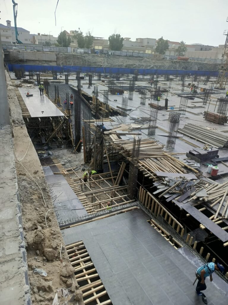 تنفيذ أعمال البناء والإنشاء للمشاريع السكنية